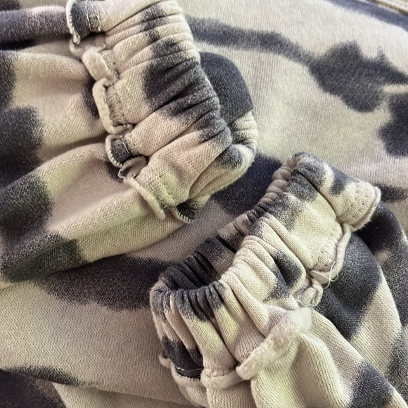 Hippie Rose Juniors' Tie-Dye Cropped Sweatshirt Sz M - Picture 8 of 8